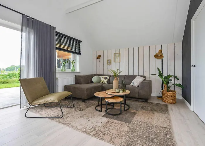 Vakantiehuis Lovely In With View *